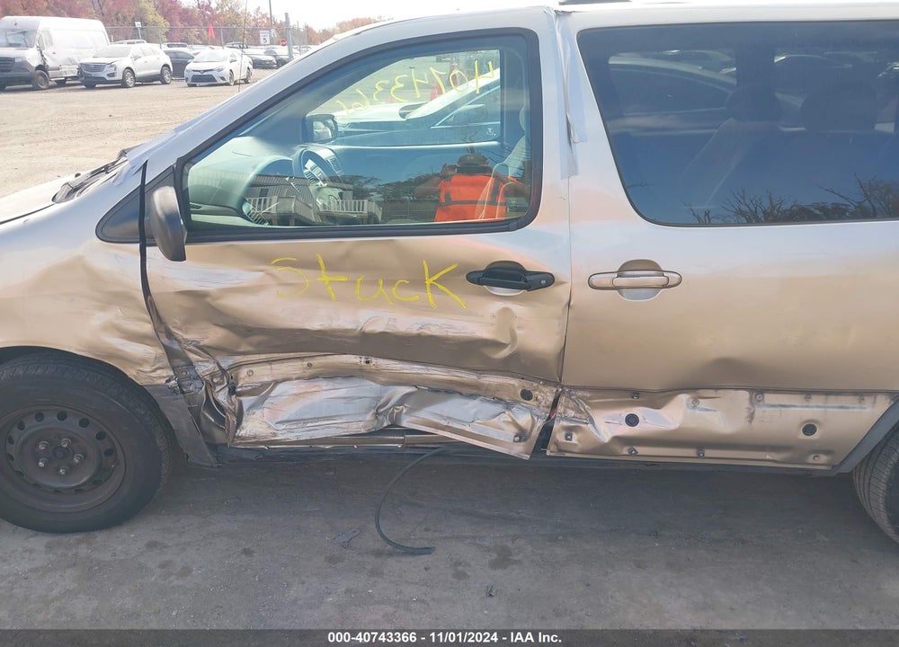 2000 TOYOTA SIENNA LE VIN: 4T3ZF13C4YU311469