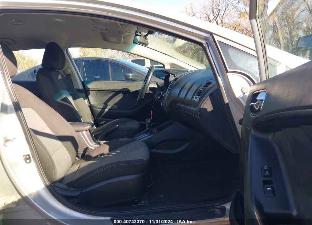 2015 KIA FORTE EX VIN: KNAFX5A82F5418589