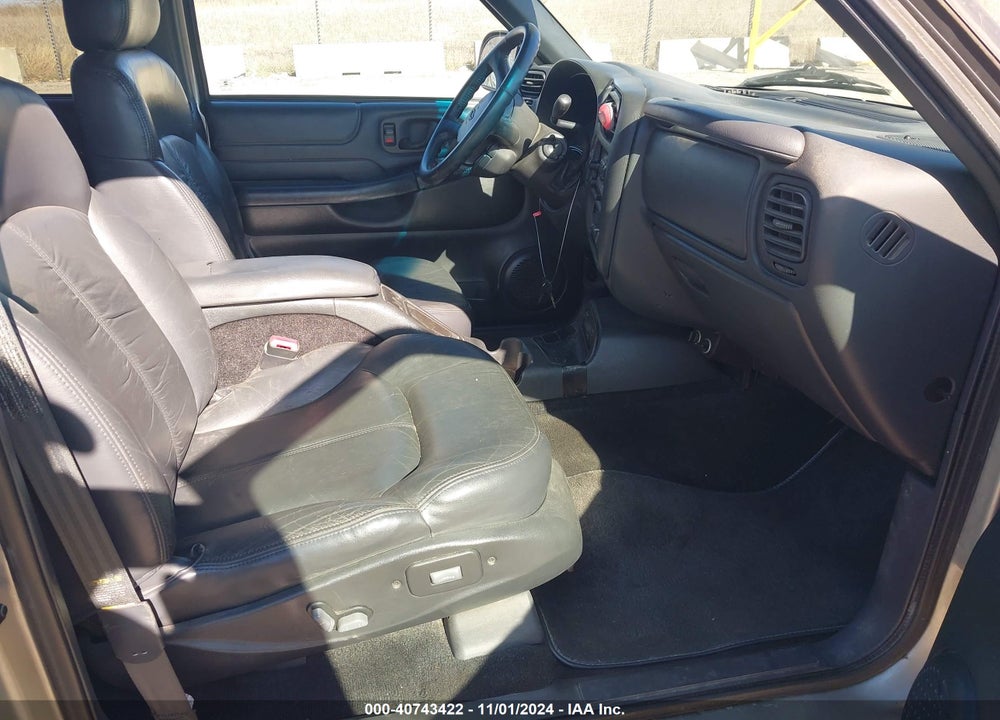 2001 CHEVROLET BLAZER LT VIN: 1GNDT13WX12110792