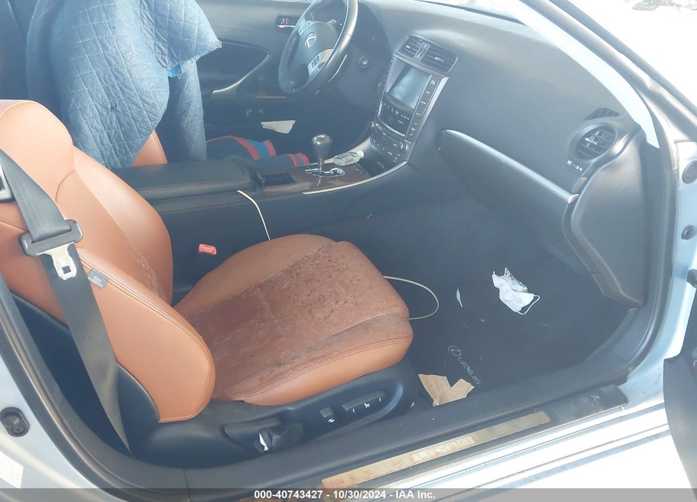 2011 LEXUS IS 350C VIN: JTHFE2C23B2506139
