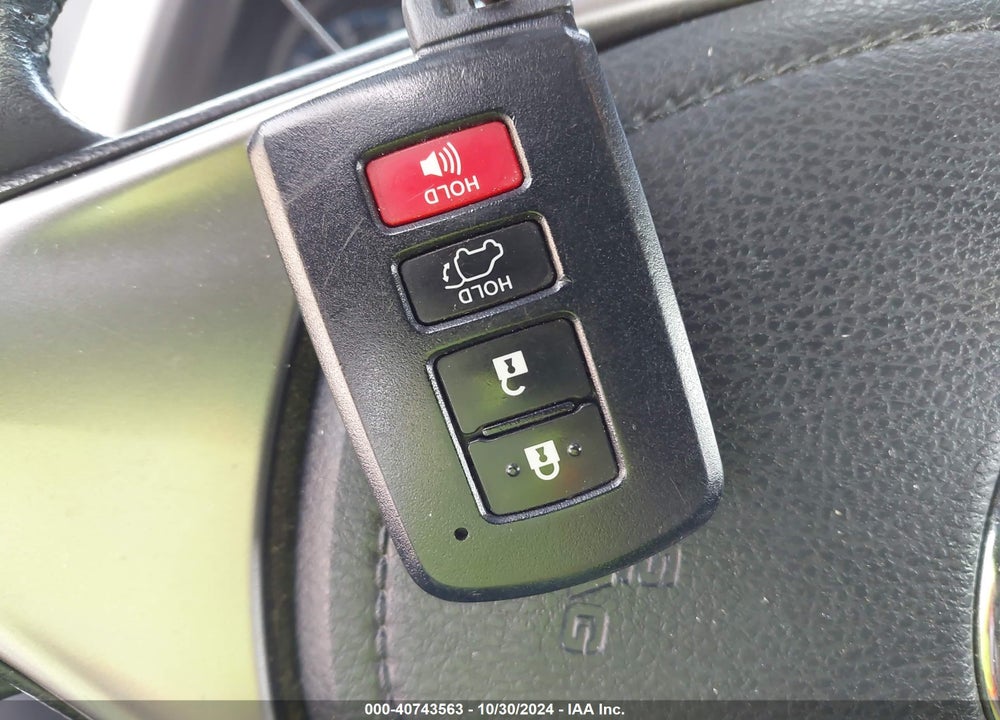 2018 VENTURE TOYOTA RAV4 AD/XLE VIN: JTMWFREV0JJ151420