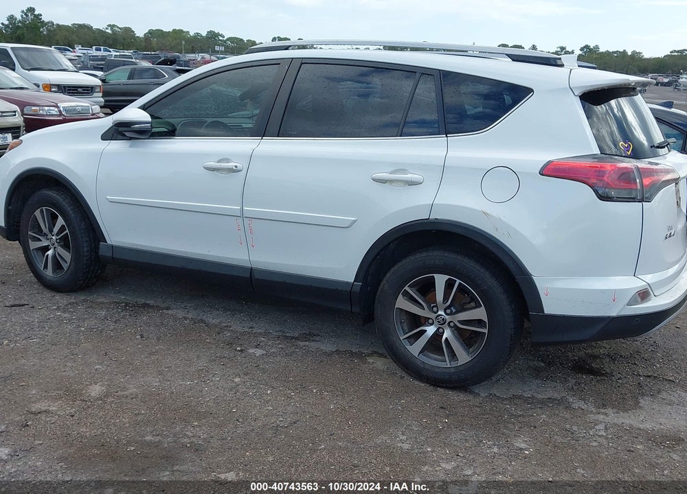 2018 VENTURE TOYOTA RAV4 AD/XLE VIN: JTMWFREV0JJ151420