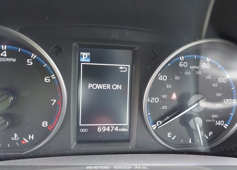 2018 VENTURE TOYOTA RAV4 AD/XLE VIN: JTMWFREV0JJ151420