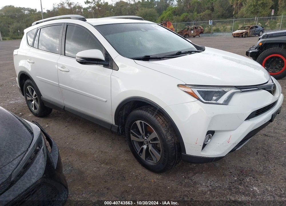 2018 VENTURE TOYOTA RAV4 AD/XLE VIN: JTMWFREV0JJ151420