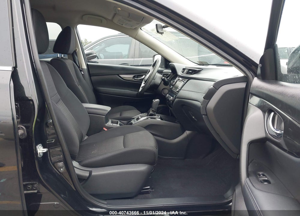 2018 NISSAN ROGUE SV VIN: KNMAT2MV2JP523607