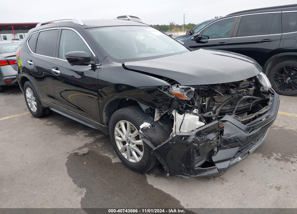 2018 NISSAN ROGUE SV VIN: KNMAT2MV2JP523607