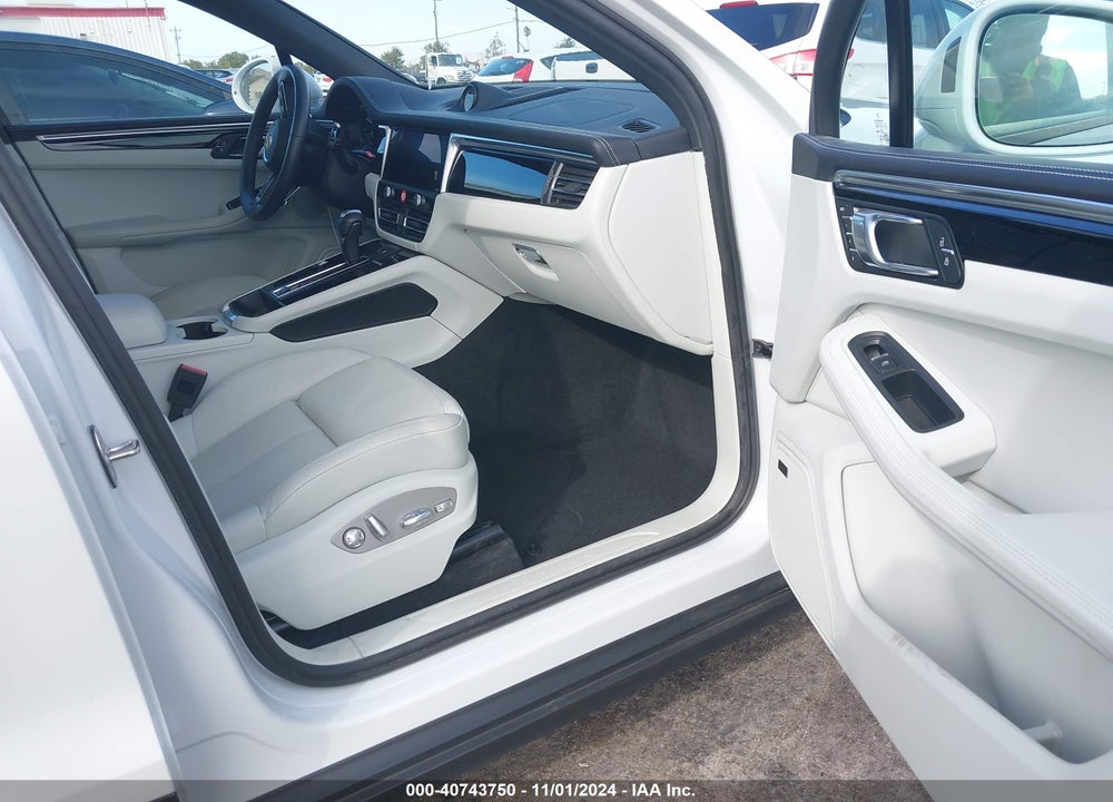 2024 PORSCHE MACAN T VIN: WP1AA2A50RLB04120