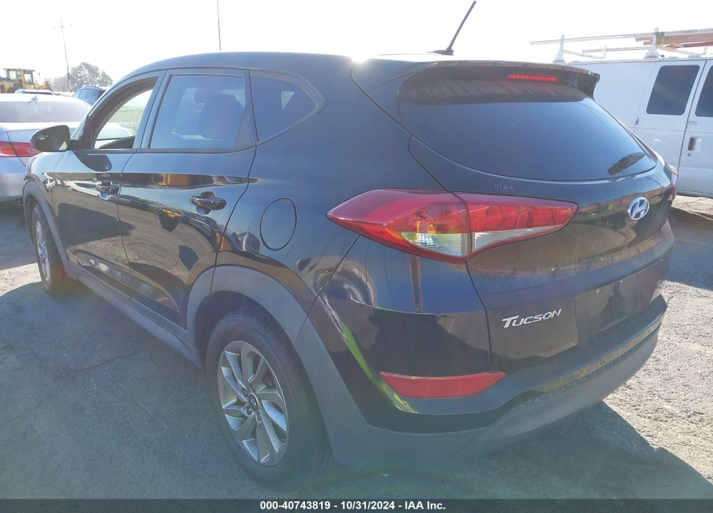2017 HYUNDAI TUCSON SE VIN: KM8J23A45HU378333