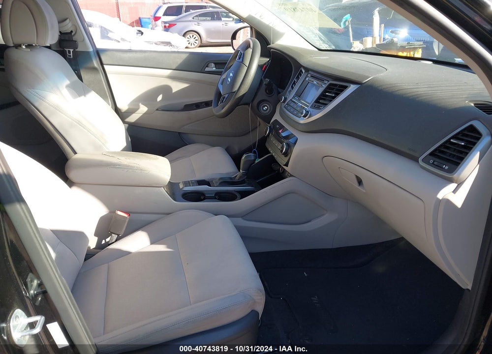 2017 HYUNDAI TUCSON SE VIN: KM8J23A45HU378333