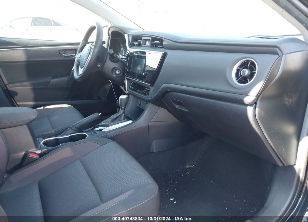 2018 TOYOTA COROLLA LE VIN: 2T1BURHE5JC985033