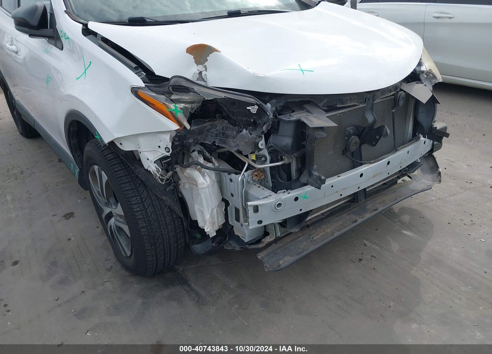 2018 TOYOTA RAV4 LE VIN: 2T3BFREV4JW777519