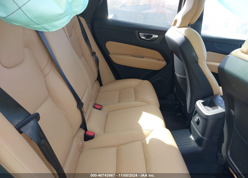 2024 VOLVO XC60 RECHARGE PLUG-IN HYBRID T8 ULTIMATE DARK THEME VIN: YV4H60DM2R1762068