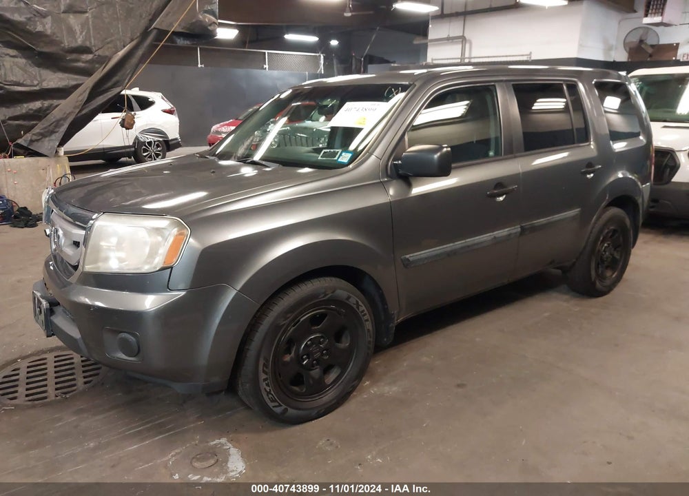 2011 HONDA PILOT LX VIN: 5FNYF4H20BB031462