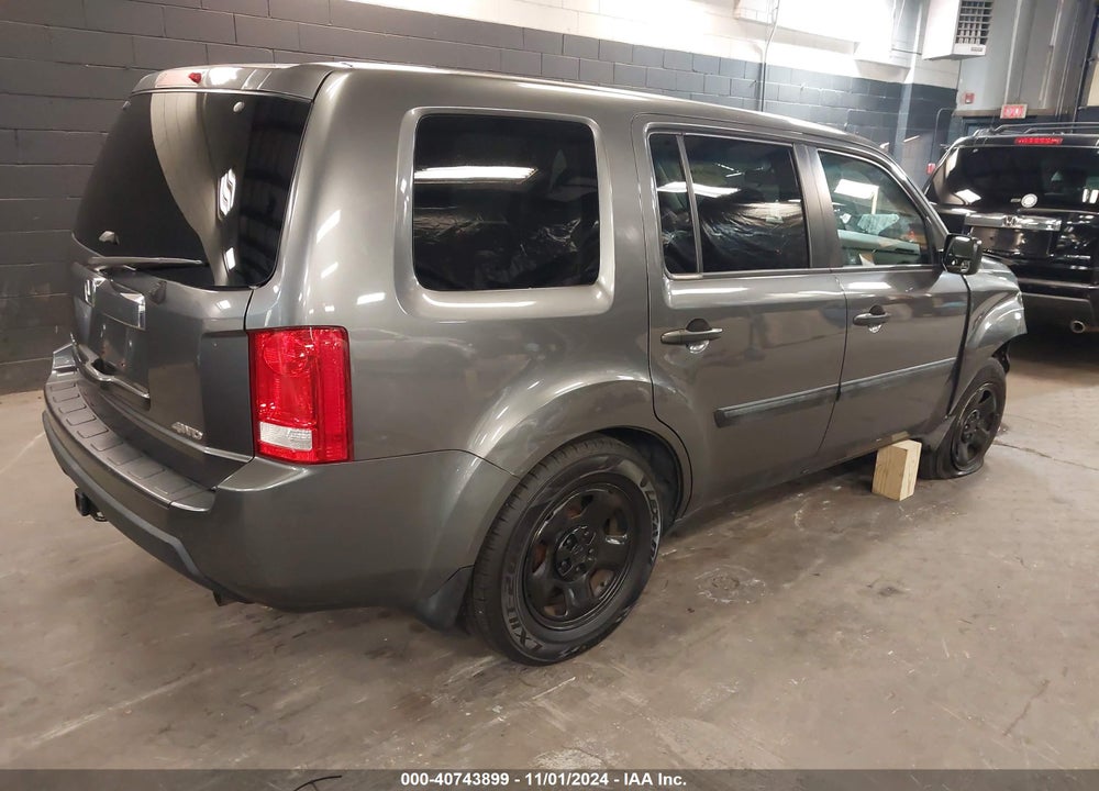 2011 HONDA PILOT LX VIN: 5FNYF4H20BB031462