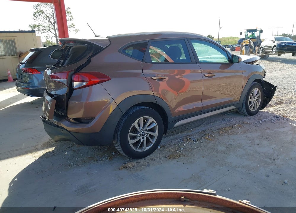2017 HYUNDAI TUCSON SE VIN: KM8J33A48HU334985