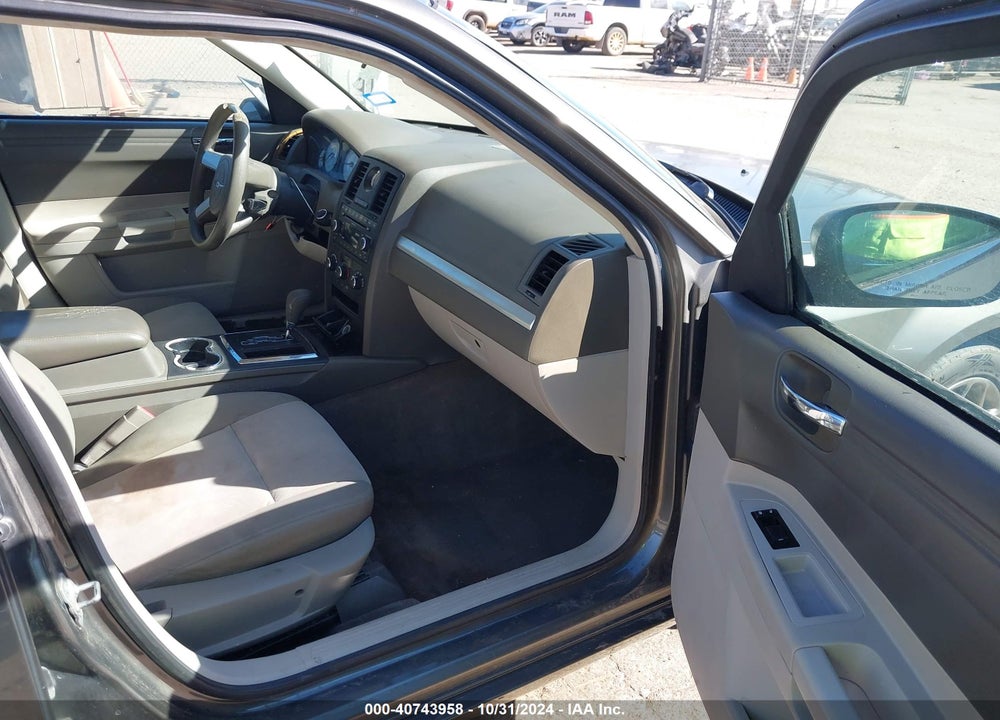 2008 CHRYSLER 300 VIN: 2C3KA43R18H123695