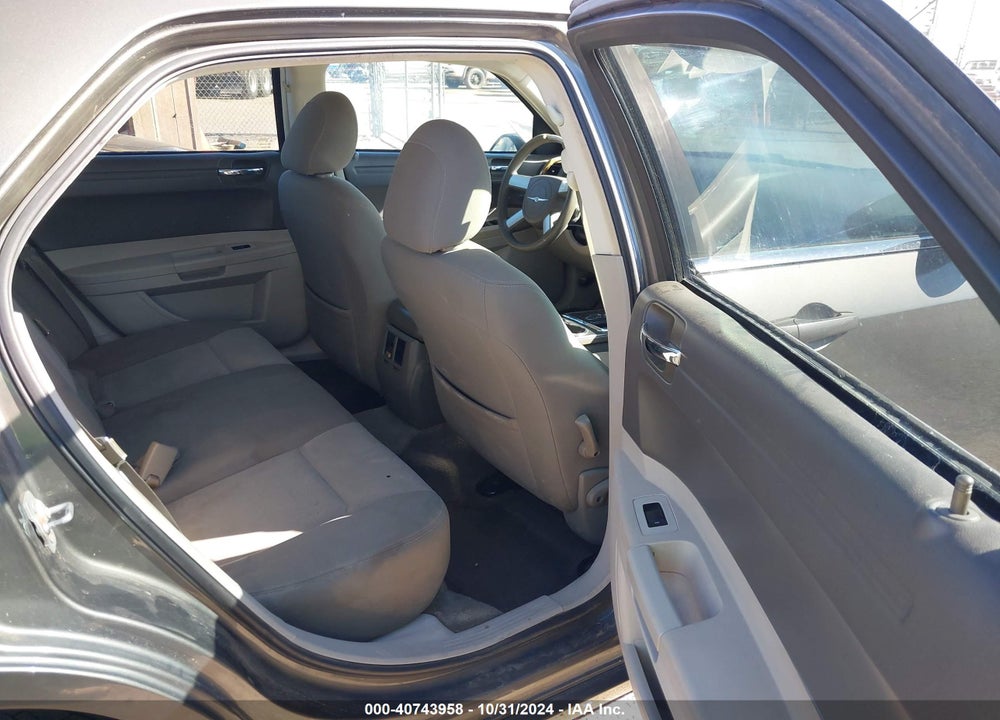 2008 CHRYSLER 300 VIN: 2C3KA43R18H123695
