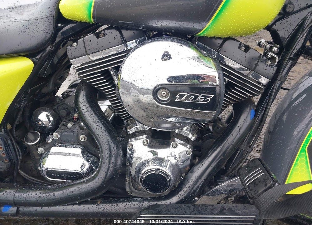 2015 HARLEY-DAVIDSON FLHX STREET GLIDE VIN: 1HD1KBM12FB641093