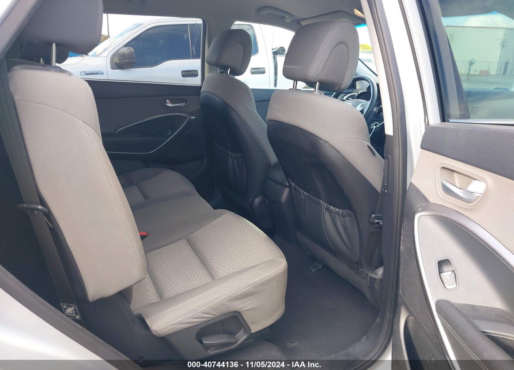 2017 HYUNDAI SANTA FE SE VIN: KM8SMDHF1HU227923