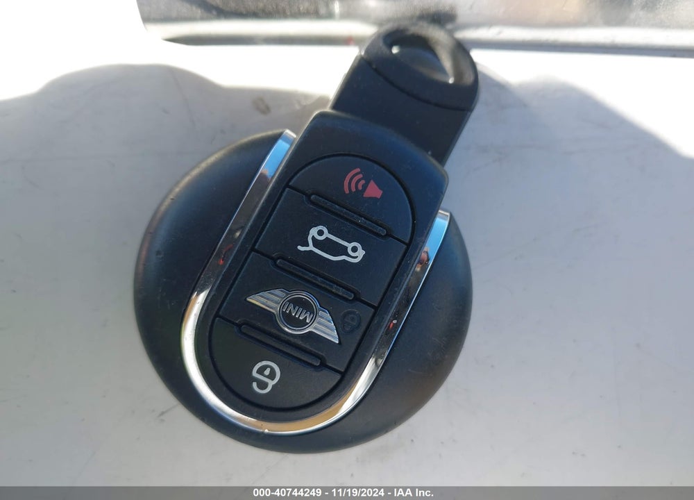 2018 MINI COOPER VIN: WMWXU3C54J2F51355