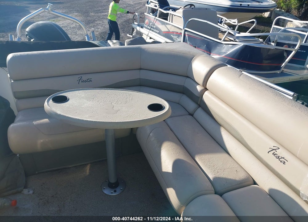2020 PONTOON --- VIN: FVP4631BF920