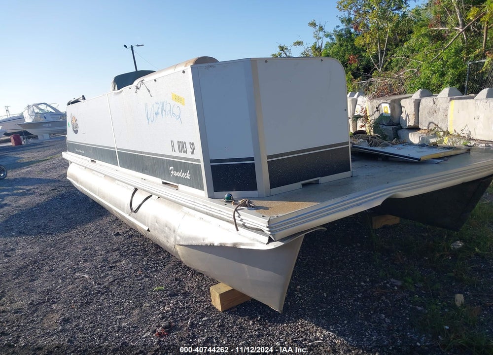 2020 PONTOON --- VIN: FVP4631BF920
