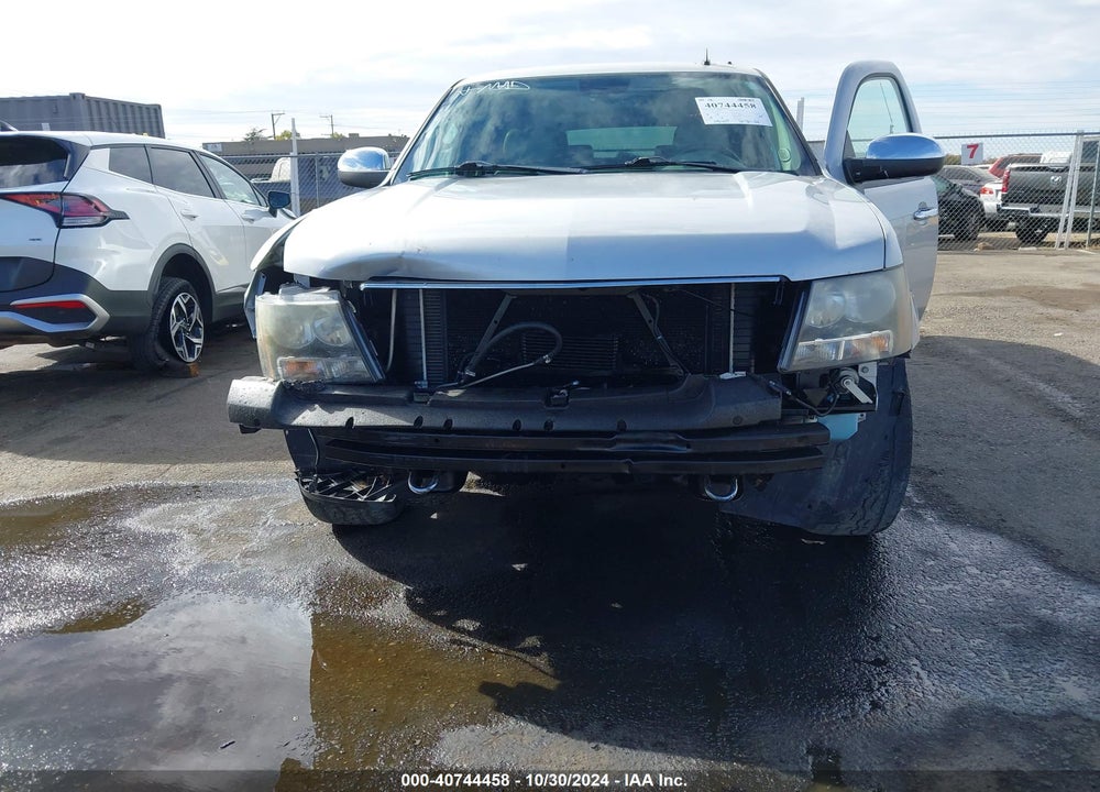 2011 CHEVROLET SUBURBAN 1500 LT1 VIN: 1GNSKJE31BR201245