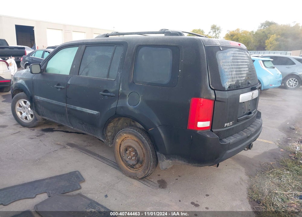 2011 HONDA PILOT LX VIN: 5FNYF4H24BB056798