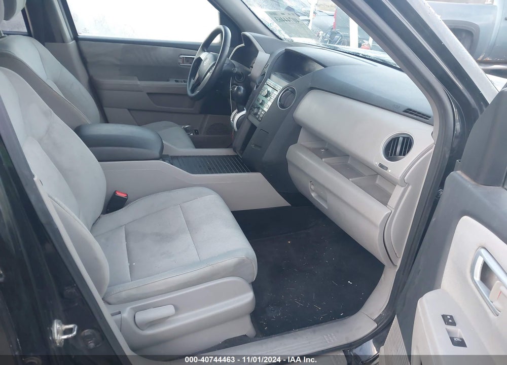 2011 HONDA PILOT LX VIN: 5FNYF4H24BB056798