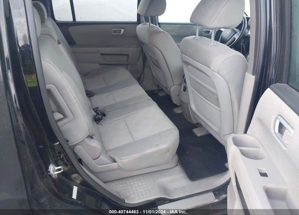2011 HONDA PILOT LX VIN: 5FNYF4H24BB056798