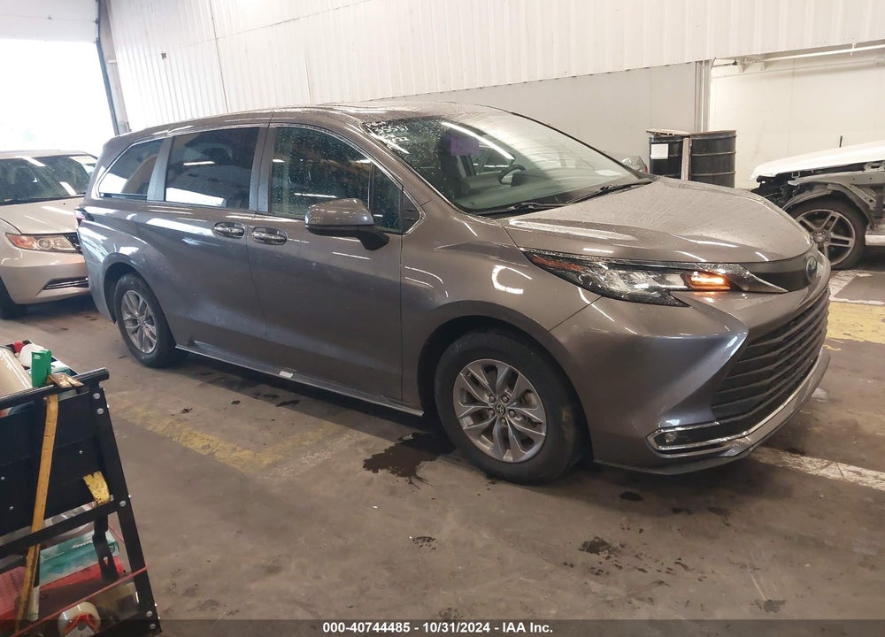 2022 TOYOTA SIENNA XLE VIN: 5TDYRKEC3NS091549