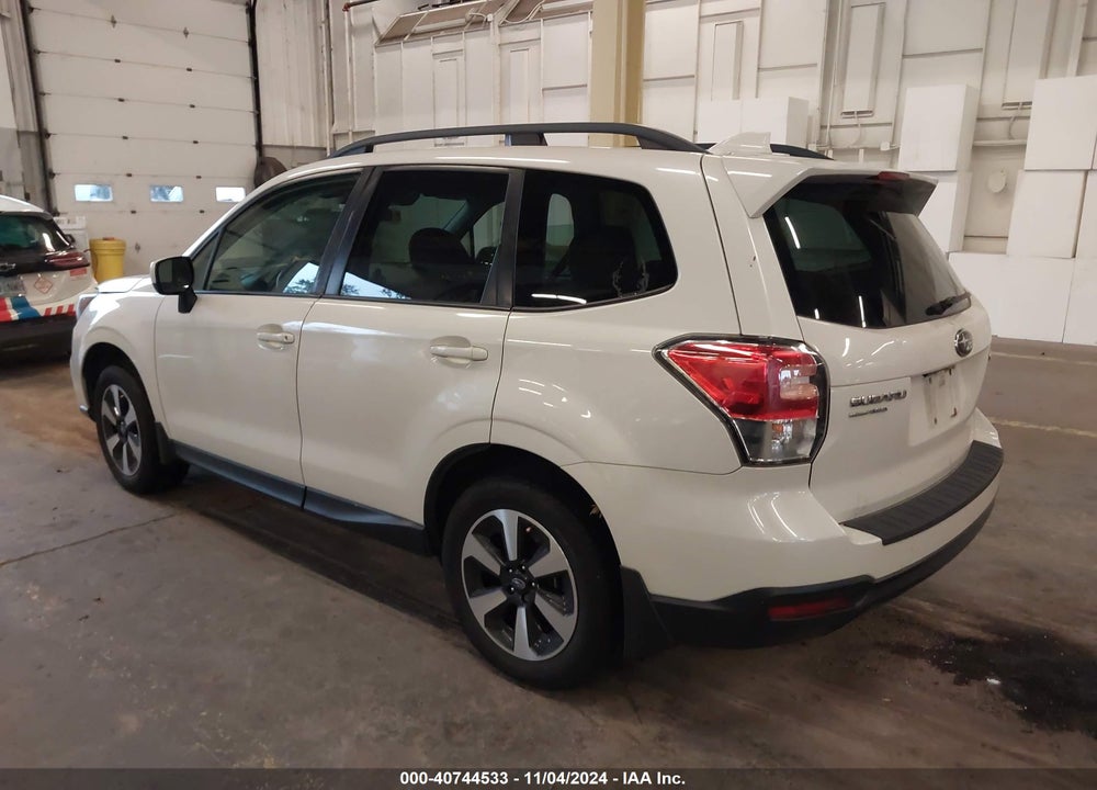 2018 SUBARU FORESTER 2.5I PREMIUM VIN: JF2SJAGC1JH508302