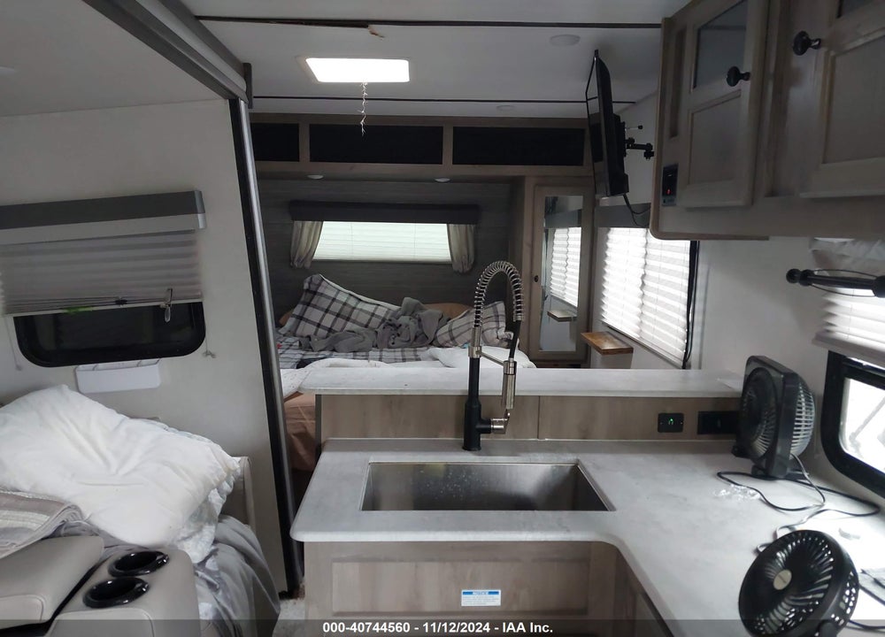2022 SURVEYOR TRAVEL TRAILER VIN: 4X4TSVV26NL043840