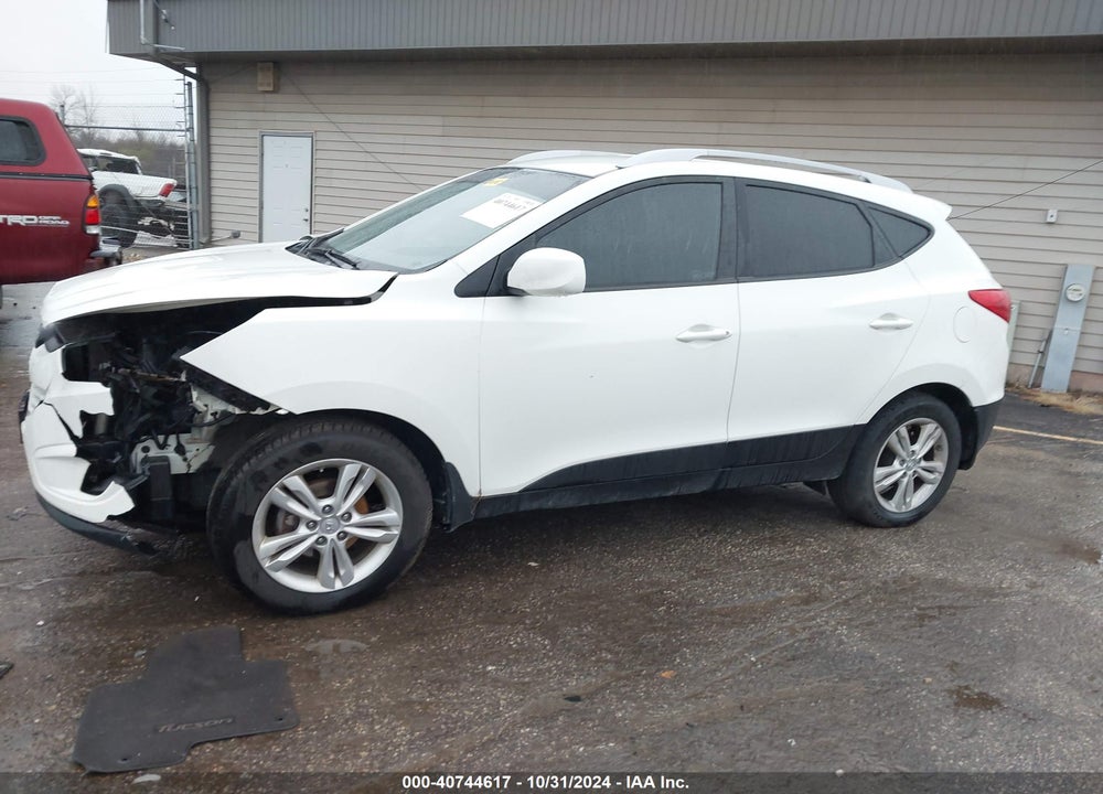 2011 HYUNDAI TUCSON GLS VIN: KM8JU3AC8BU211229