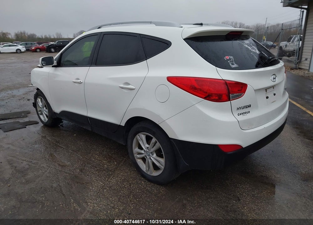 2011 HYUNDAI TUCSON GLS VIN: KM8JU3AC8BU211229