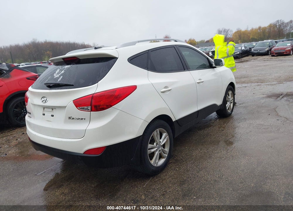 2011 HYUNDAI TUCSON GLS VIN: KM8JU3AC8BU211229