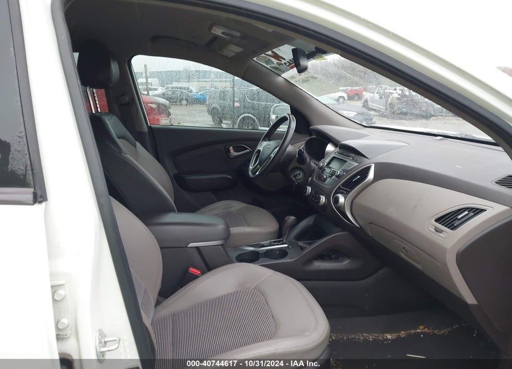 2011 HYUNDAI TUCSON GLS VIN: KM8JU3AC8BU211229