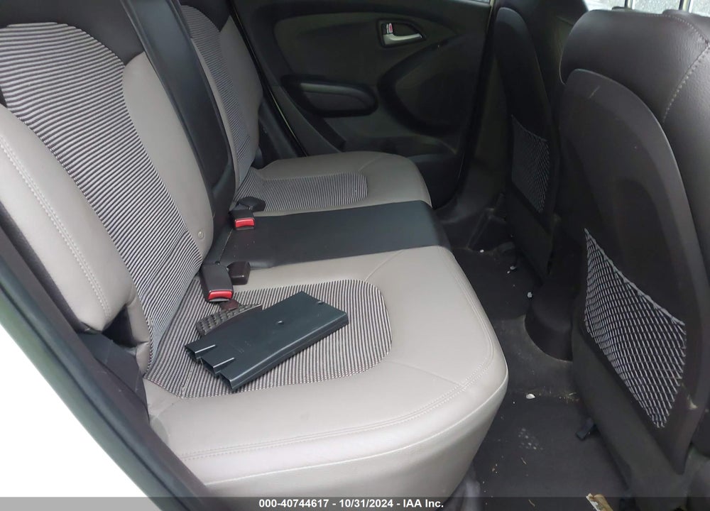 2011 HYUNDAI TUCSON GLS VIN: KM8JU3AC8BU211229