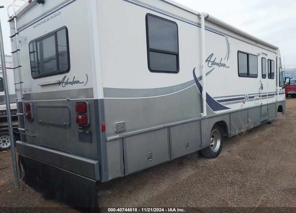 1996 WINNEBAGO --- VIN: 1GBLP37J9T3315105