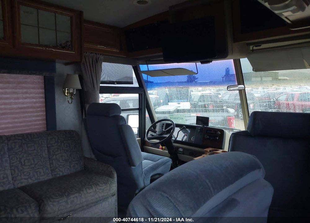 1996 WINNEBAGO --- VIN: 1GBLP37J9T3315105