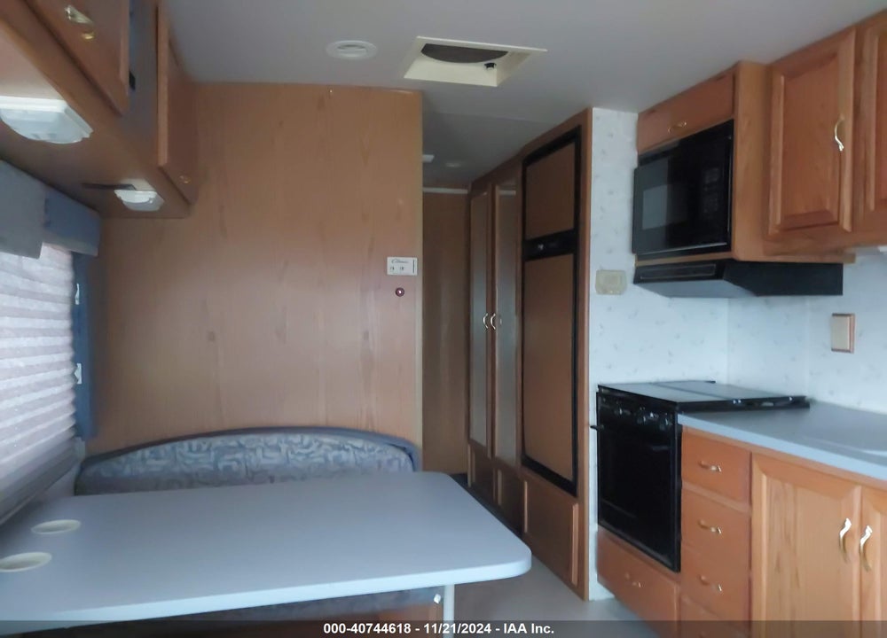 1996 WINNEBAGO --- VIN: 1GBLP37J9T3315105