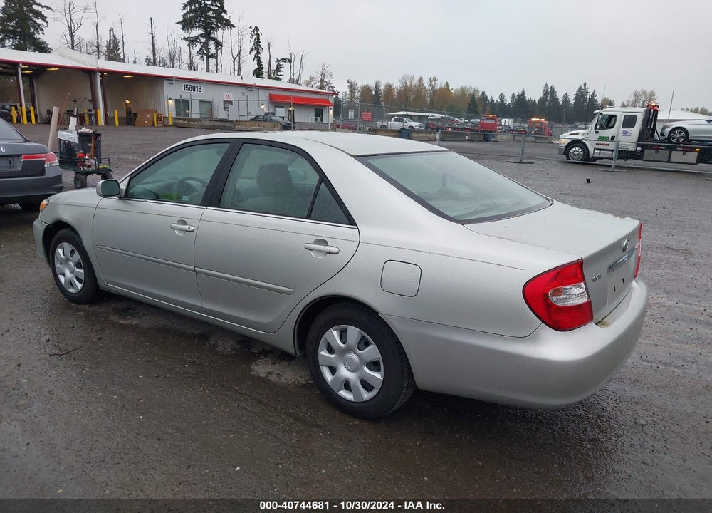 2002 TOYOTA CAMRY LE VIN: JTDBE32K220126678