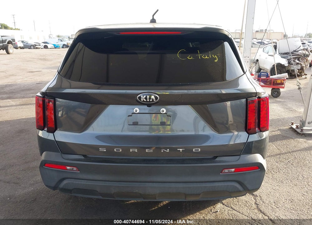 2021 KIA SORENTO LX VIN: 5XYRG4LC8MG017256