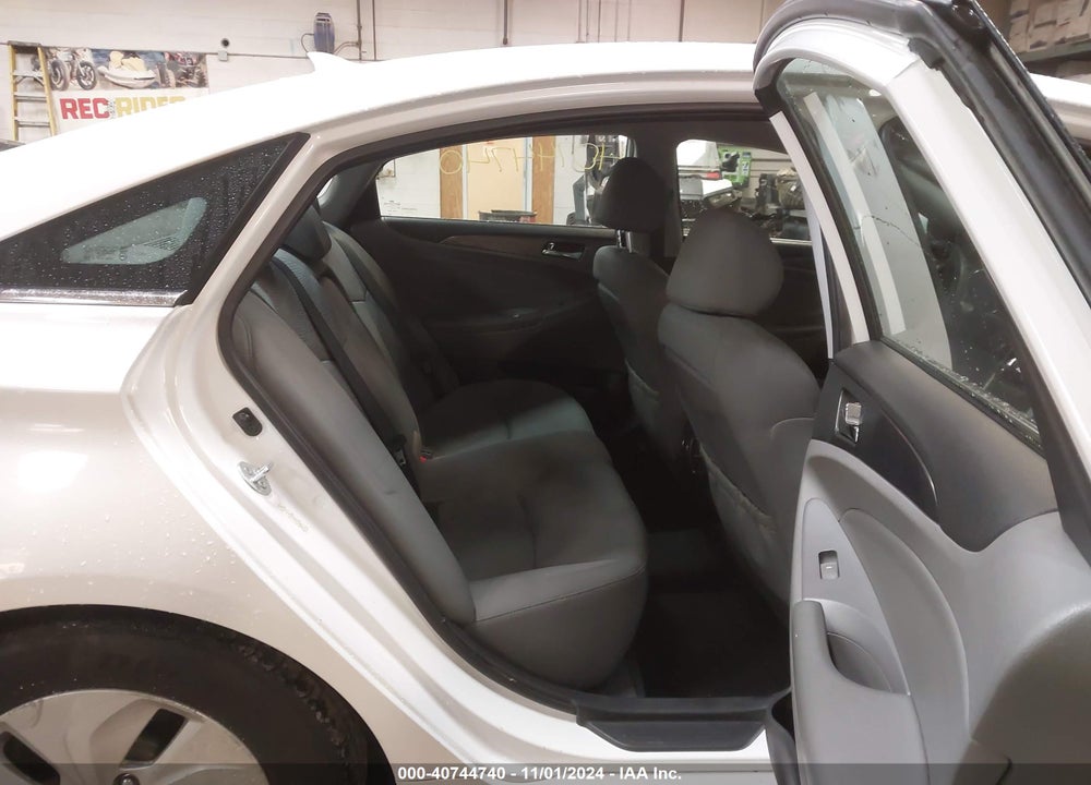 2013 HYUNDAI SONATA HYBRID VIN: KMHEC4A40DA084676