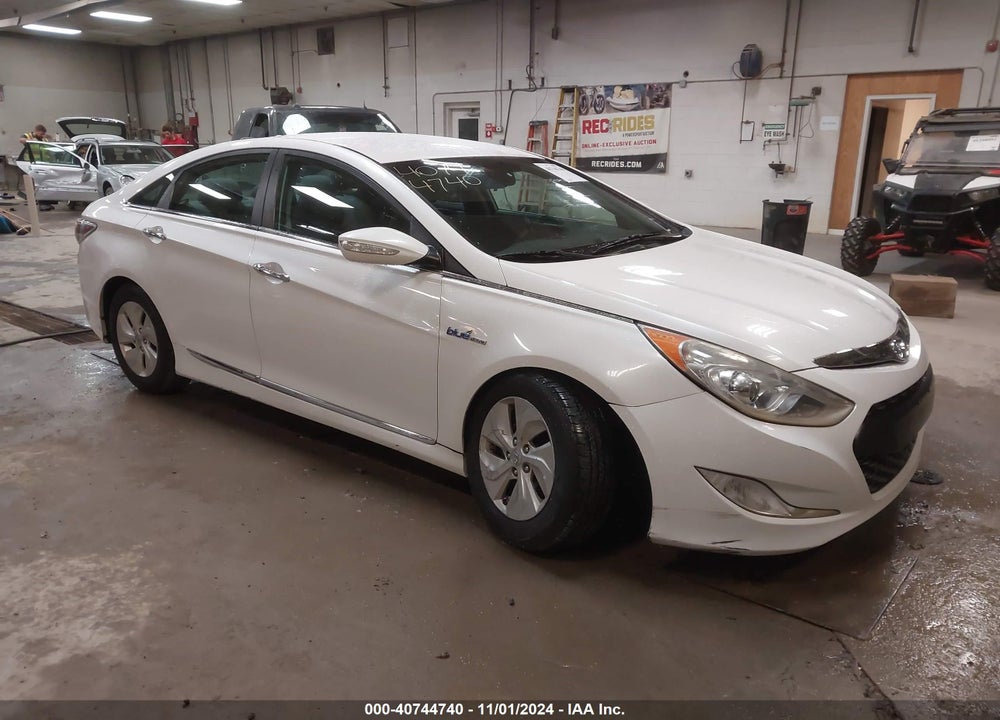 2013 HYUNDAI SONATA HYBRID VIN: KMHEC4A40DA084676
