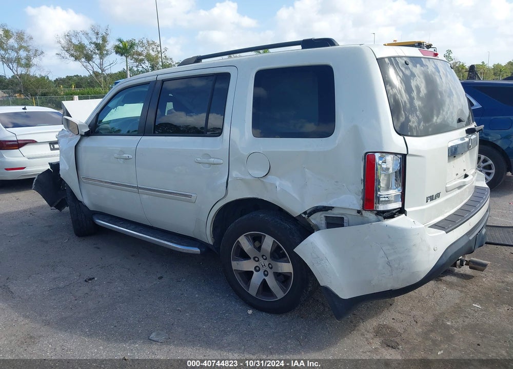 2015 HONDA PILOT TOURING VIN: 5FNYF4H90FB506174