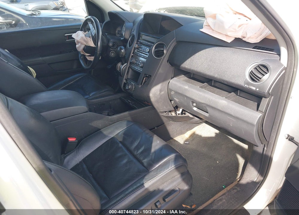 2015 HONDA PILOT TOURING VIN: 5FNYF4H90FB506174
