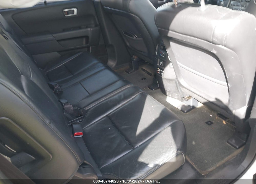 2015 HONDA PILOT TOURING VIN: 5FNYF4H90FB506174