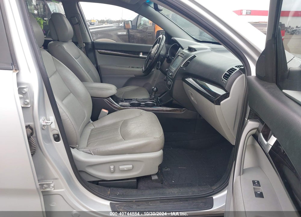2014 KIA SORENTO LX VIN: 5XYKT3A66EG471897