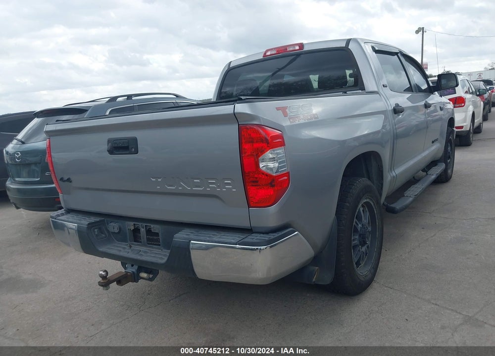 2017 TOYOTA TUNDRA SR5 5.7L V8 VIN: 5TFDW5F19HX610723